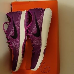NIB: NIKE Flex Fury Sneaker/Running Shoe